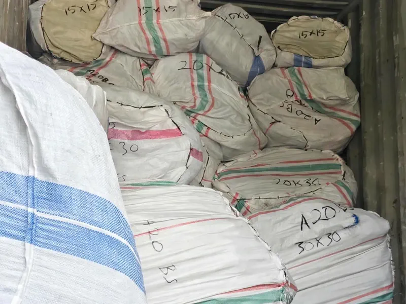 Kemasan lot terpal YO Tarpaulin ukuran 20x30 dengan label ukuran dan jumlah 1 pcs